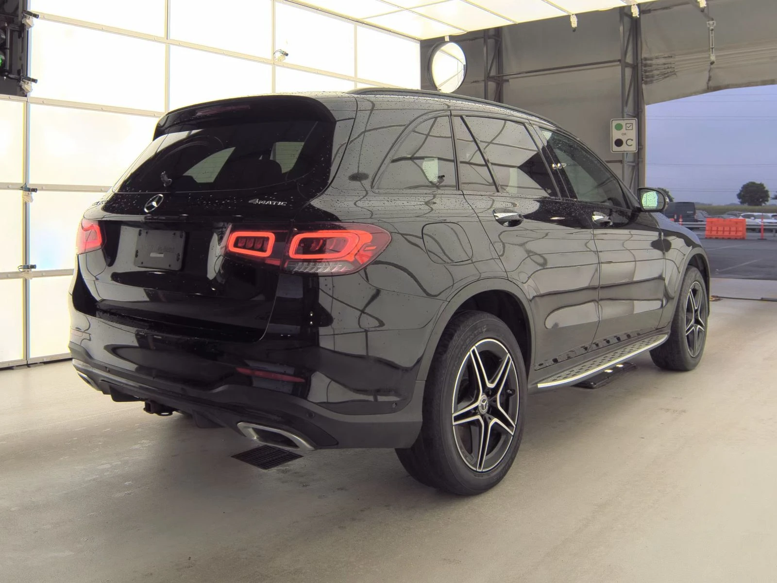 Mercedes-Benz GLC 300 4MATIC* AMG-pkg* Night-pkg* Distronic* LED* Подгре - изображение 5