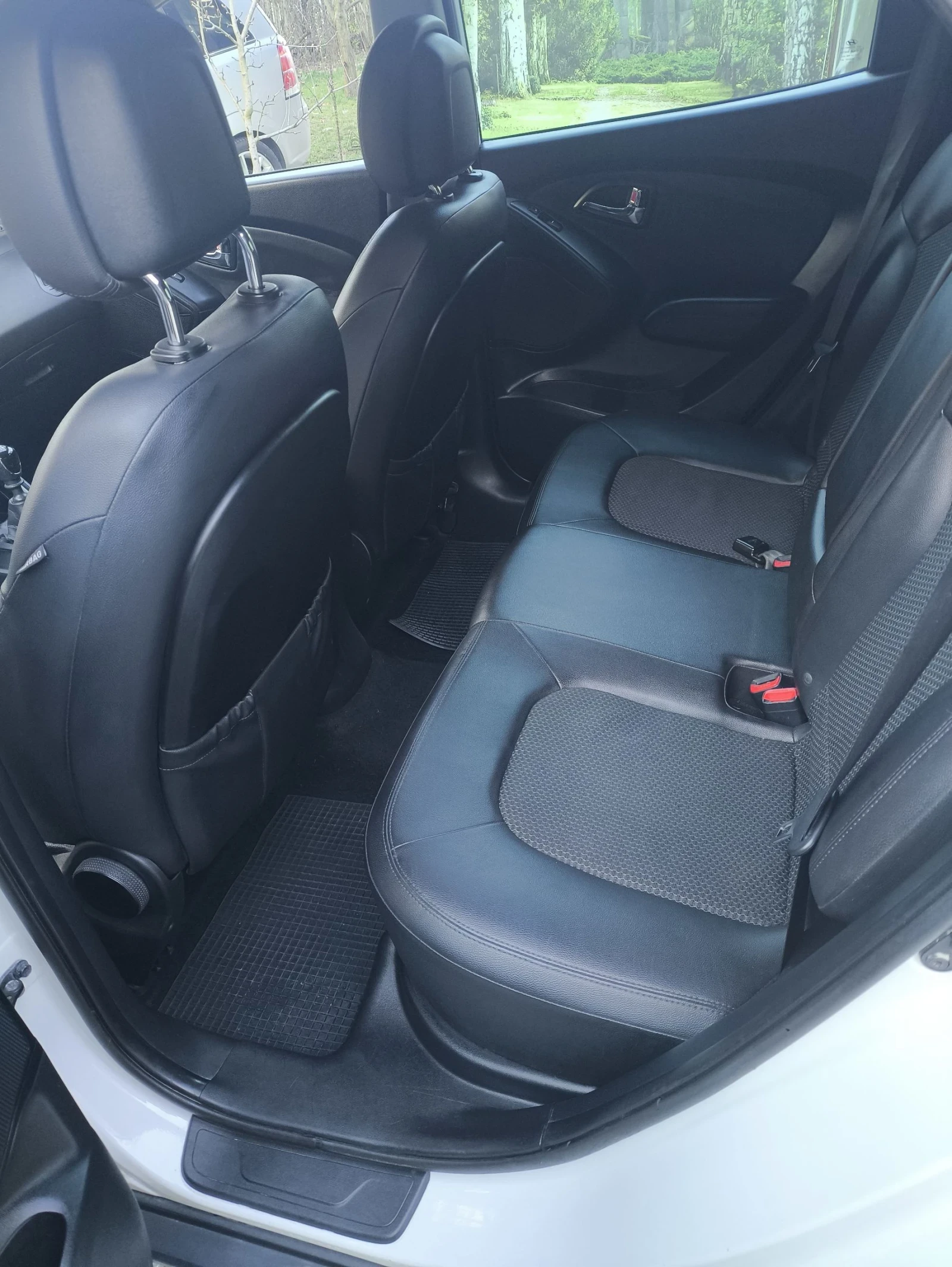 Hyundai IX35 2.0 CRDI, снимка 12 - Автомобили и джипове - 53748908