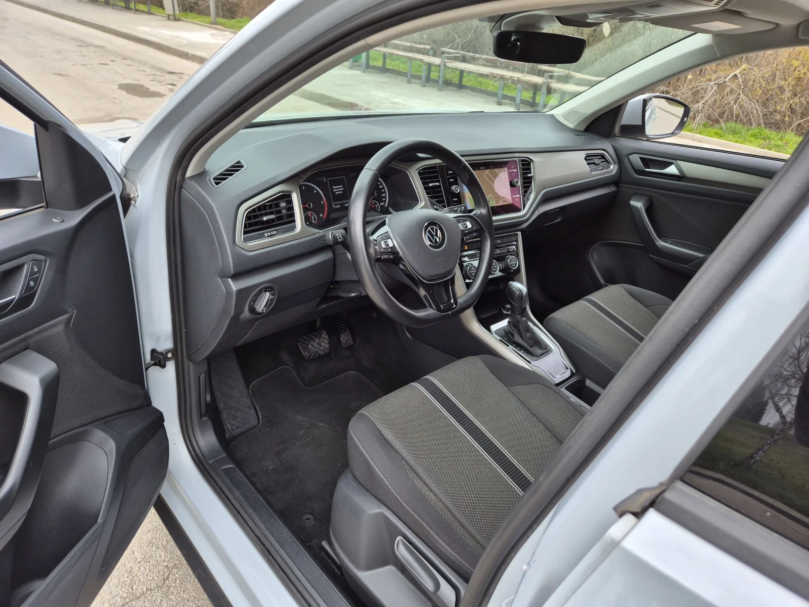 VW T-Roc 2.0TDI DSG7 LED Distr Assist 12.2021г, снимка 12 - Автомобили и джипове - 53906435