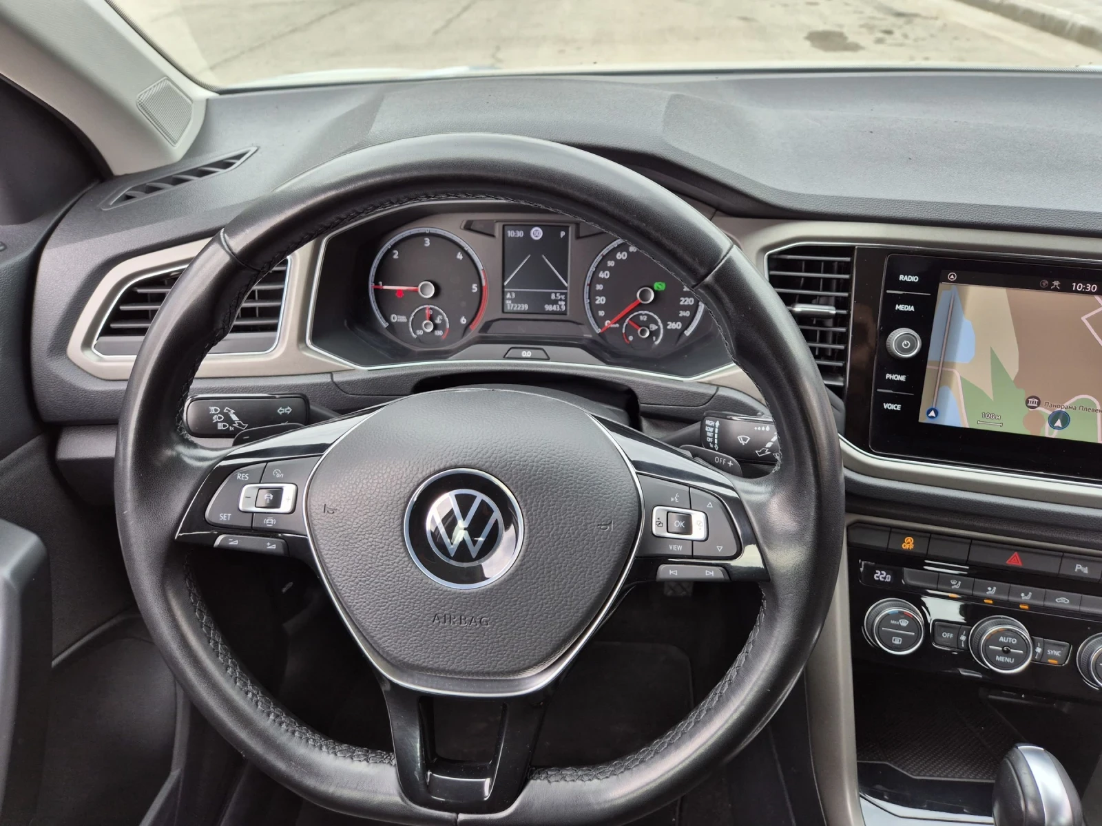 VW T-Roc 2.0TDI DSG7 LED Distr Assist 12.2021г, снимка 15 - Автомобили и джипове - 53906435