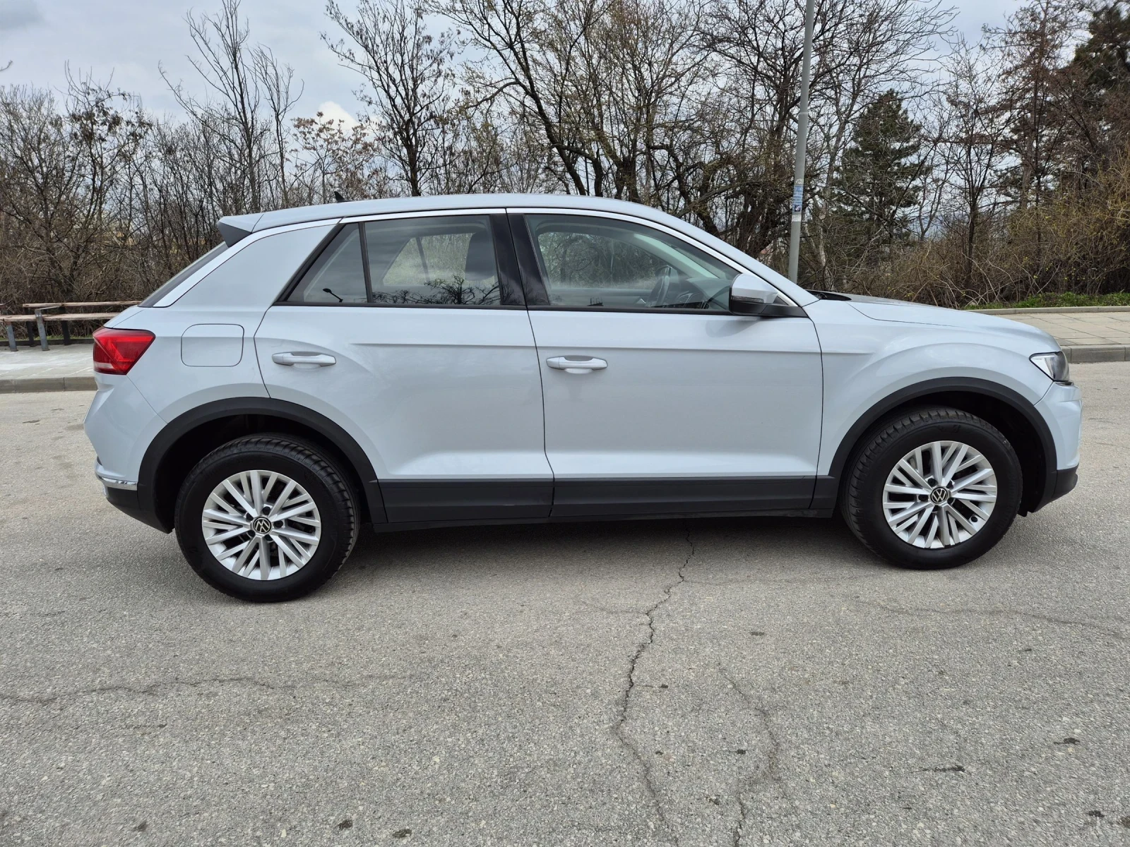 VW T-Roc 2.0TDI DSG7 LED Distr Assist 12.2021г, снимка 8 - Автомобили и джипове - 53906435