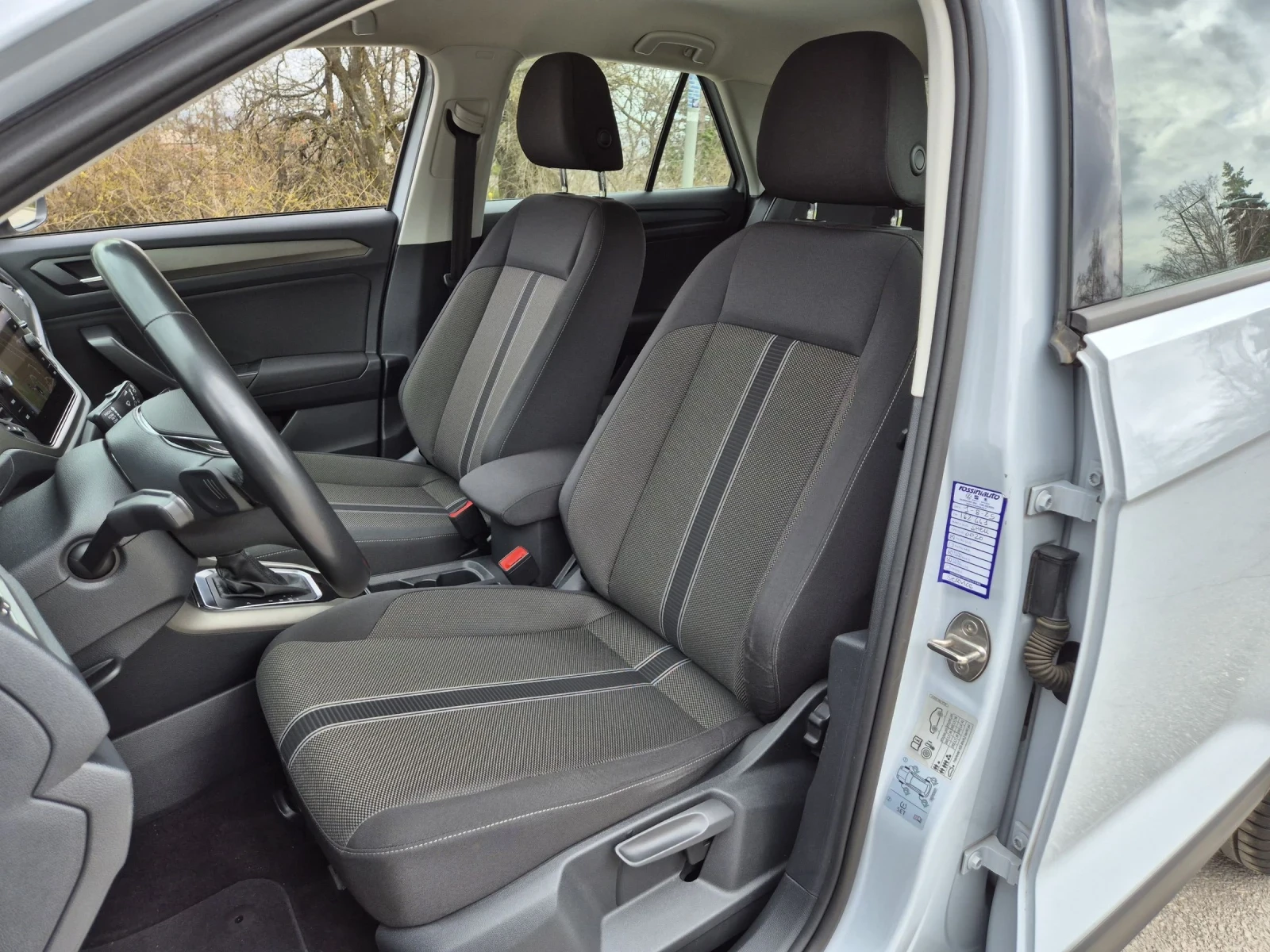 VW T-Roc 2.0TDI DSG7 LED Distr Assist 12.2021г, снимка 10 - Автомобили и джипове - 53906435