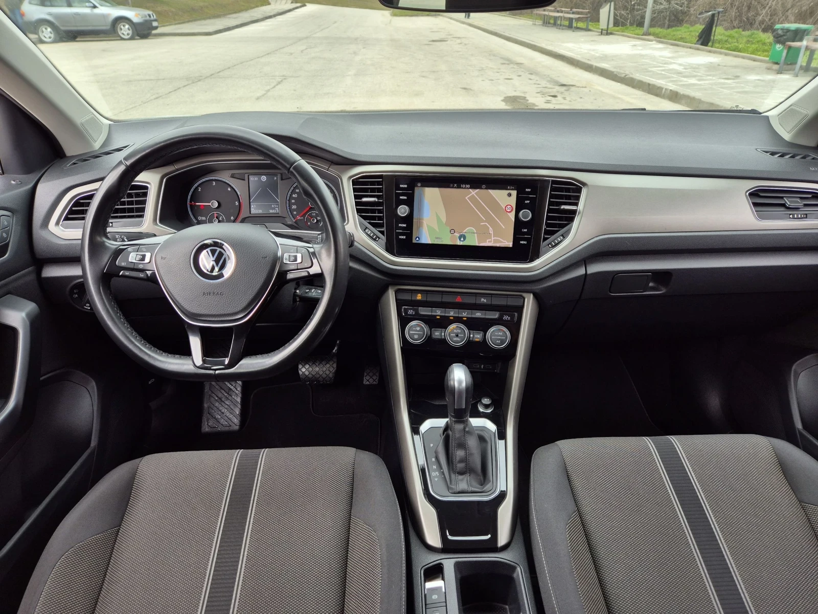 VW T-Roc 2.0TDI DSG7 LED Distr Assist 12.2021г, снимка 9 - Автомобили и джипове - 53906435