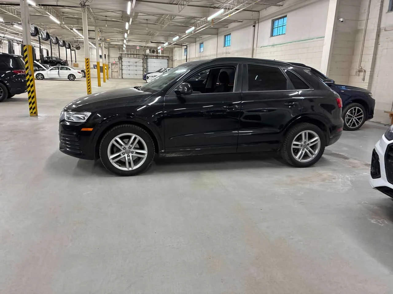 Audi Q3 * Komfort * PANO* KEYLESS* ПОДГРЕВ* , снимка 2 - Автомобили и джипове - 54004112