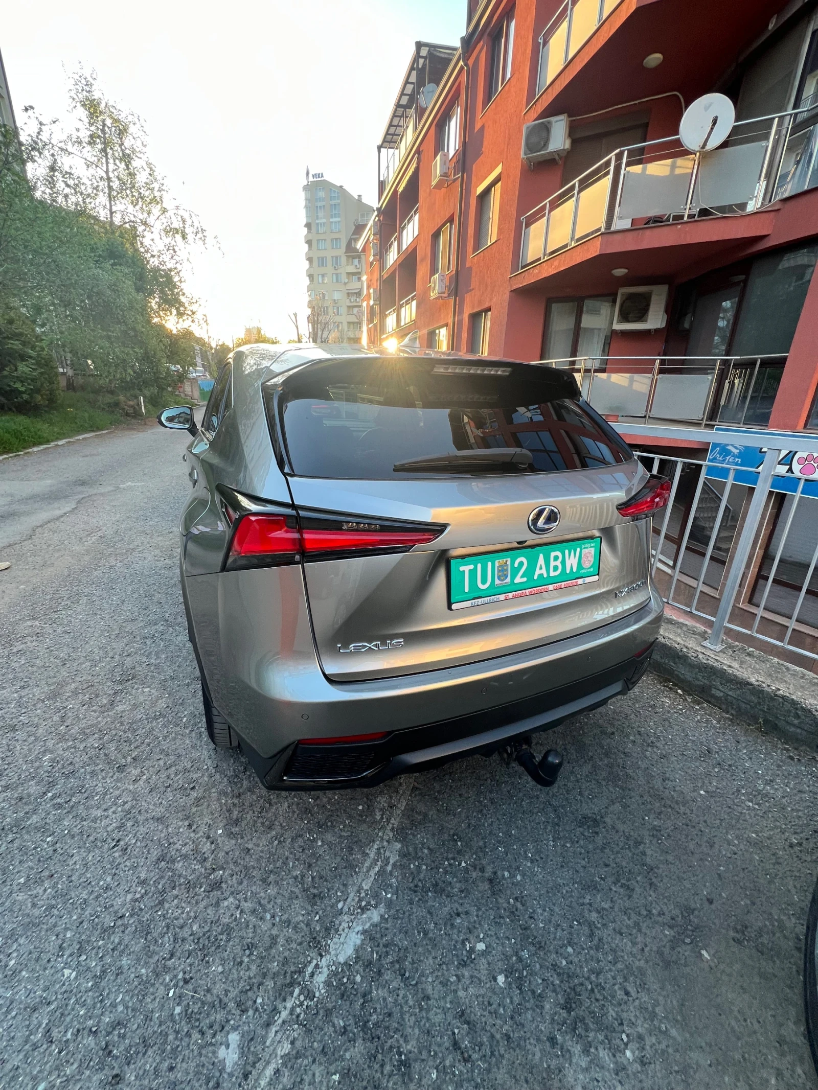 Lexus NX 300h F Sport / Mark Levinson / Facelift / 4х4, снимка 3 - Автомобили и джипове - 54440680