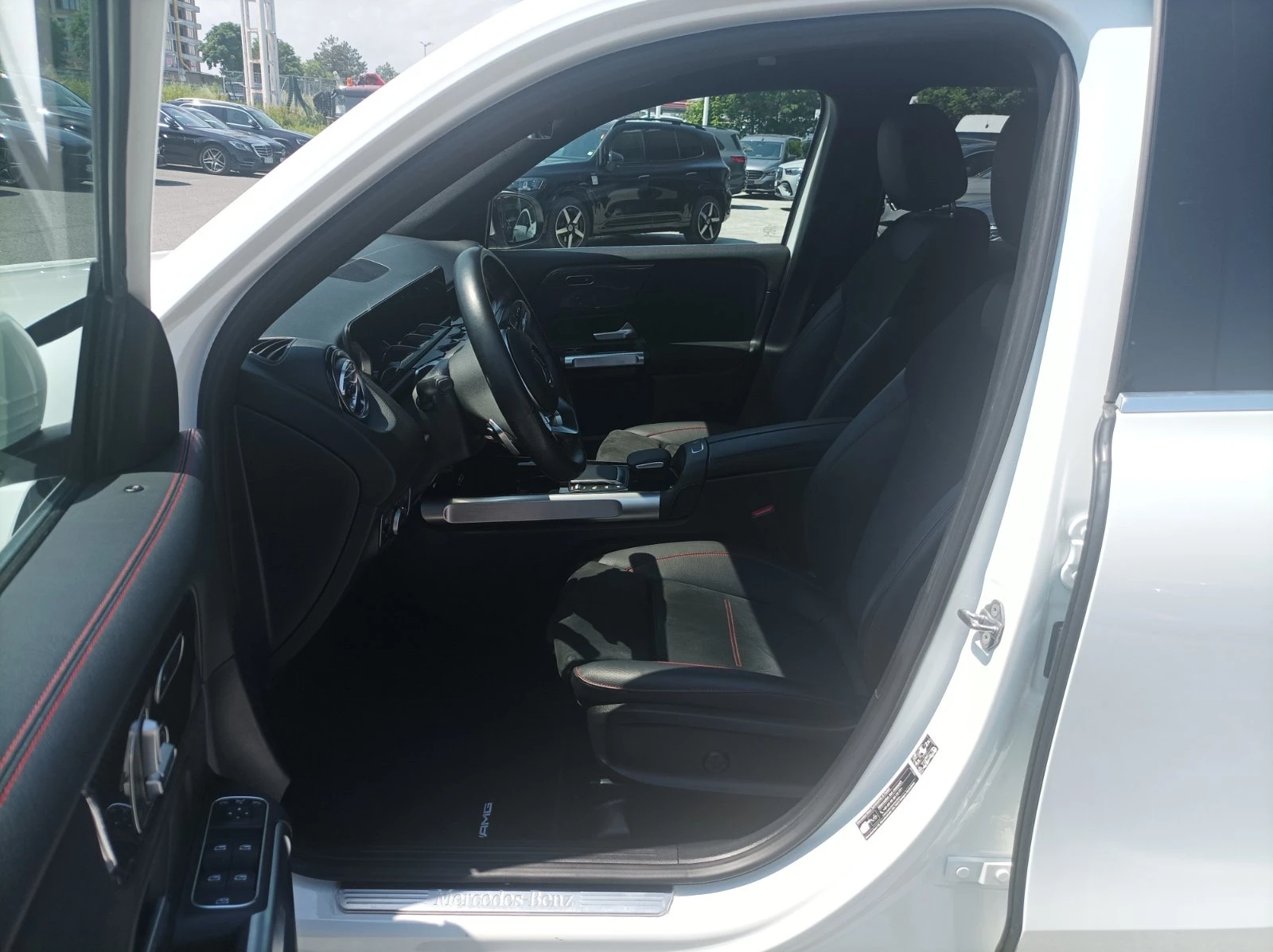 Mercedes-Benz GLB 220 d 4MATIC, снимка 9 - Автомобили и джипове - 54740833