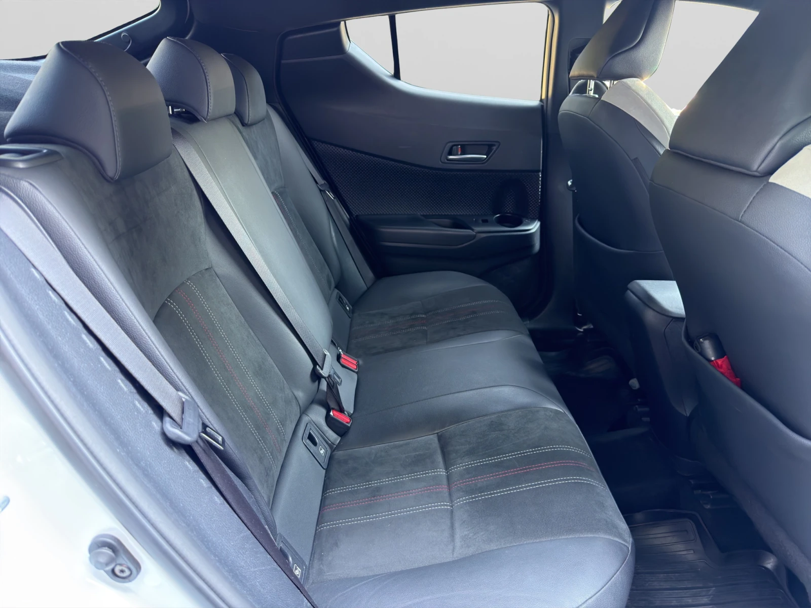 Toyota C-HR 1.8 Hybrid GR Sport , снимка 12 - Автомобили и джипове - 55121017