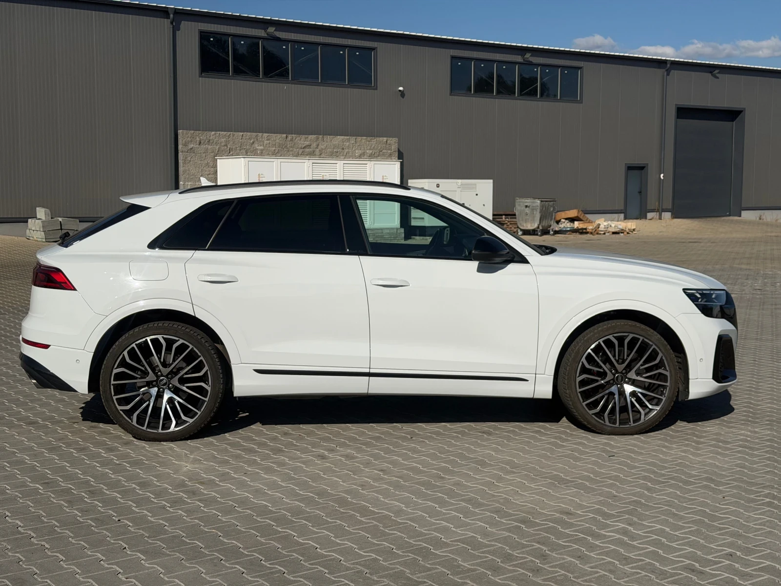 Audi SQ8, снимка 6 - Автомобили и джипове - 56303992