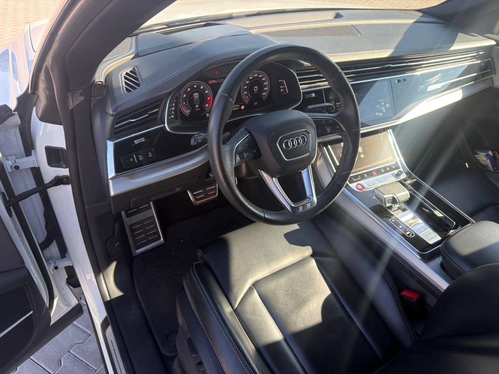 Audi SQ8, снимка 12 - Автомобили и джипове - 56303992