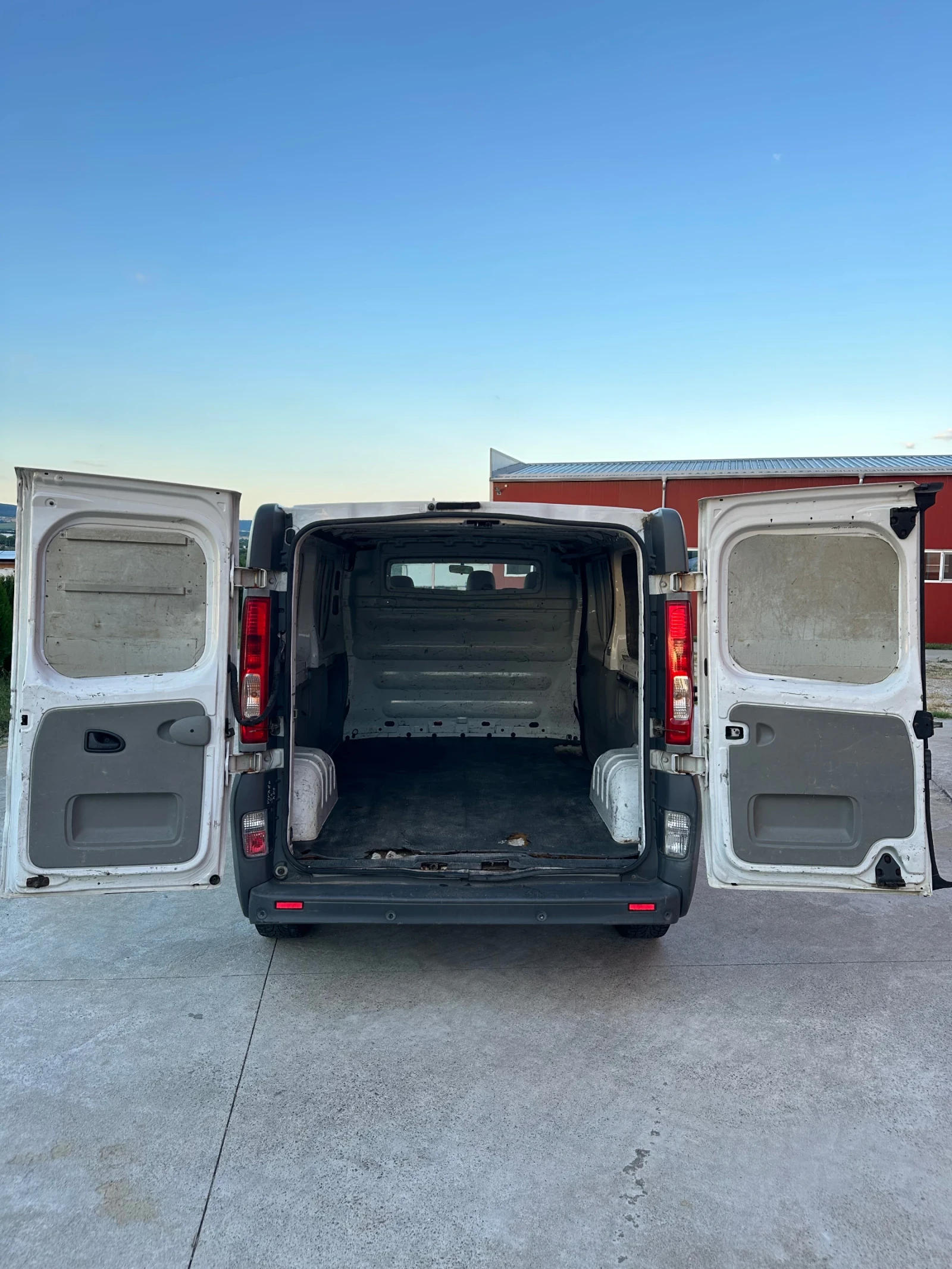 Renault Trafic 2.0dci MAXI , снимка 6 - Бусове и автобуси - 55593777