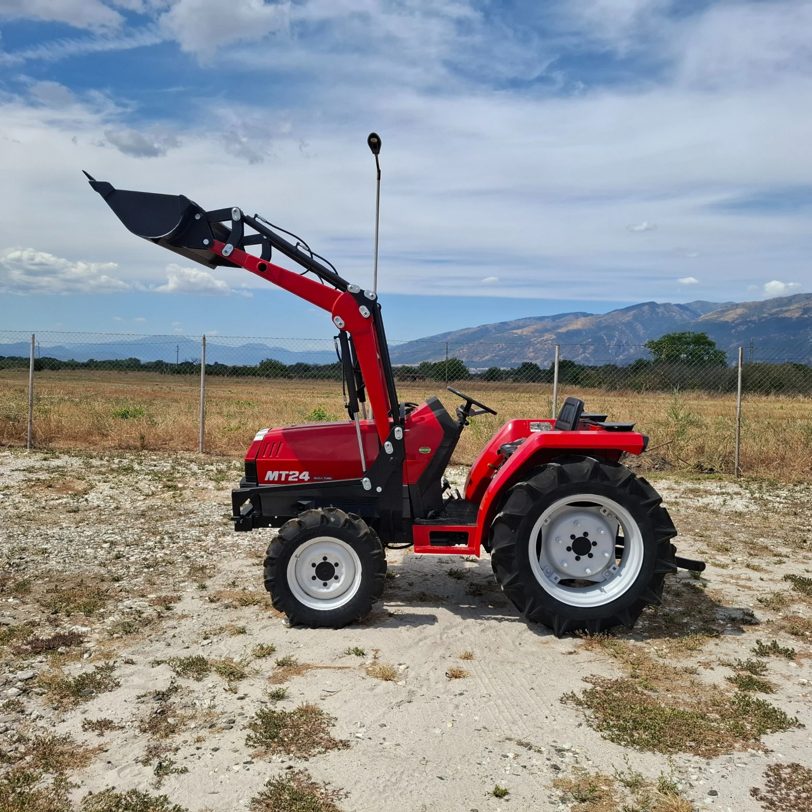 Трактор Mitsubishi MT24 