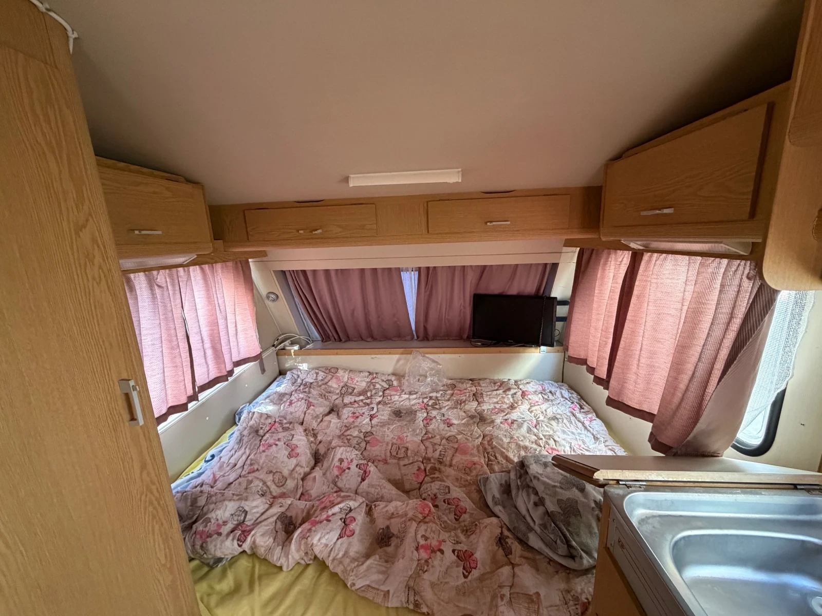 Каравана KIP KL40T, снимка 14 - Каравани и кемпери - 54208036