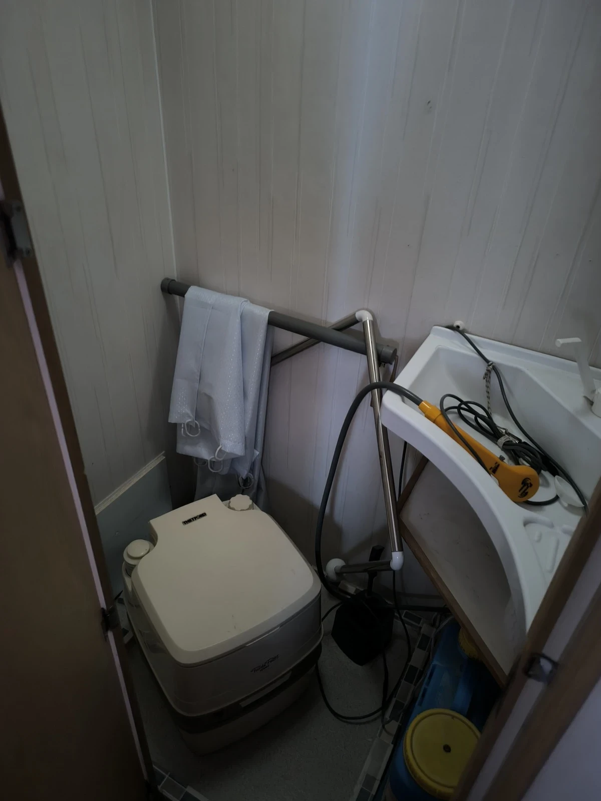 Каравана KIP KL40T, снимка 8 - Каравани и кемпери - 54208036