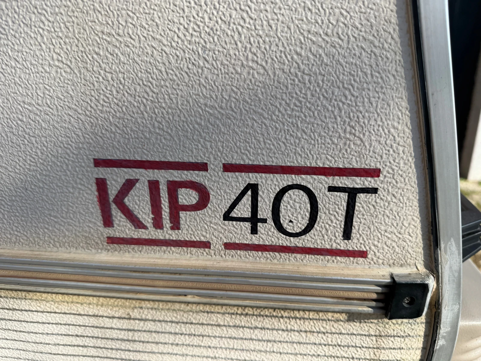 Каравана KIP KL40T, снимка 17 - Каравани и кемпери - 54208036