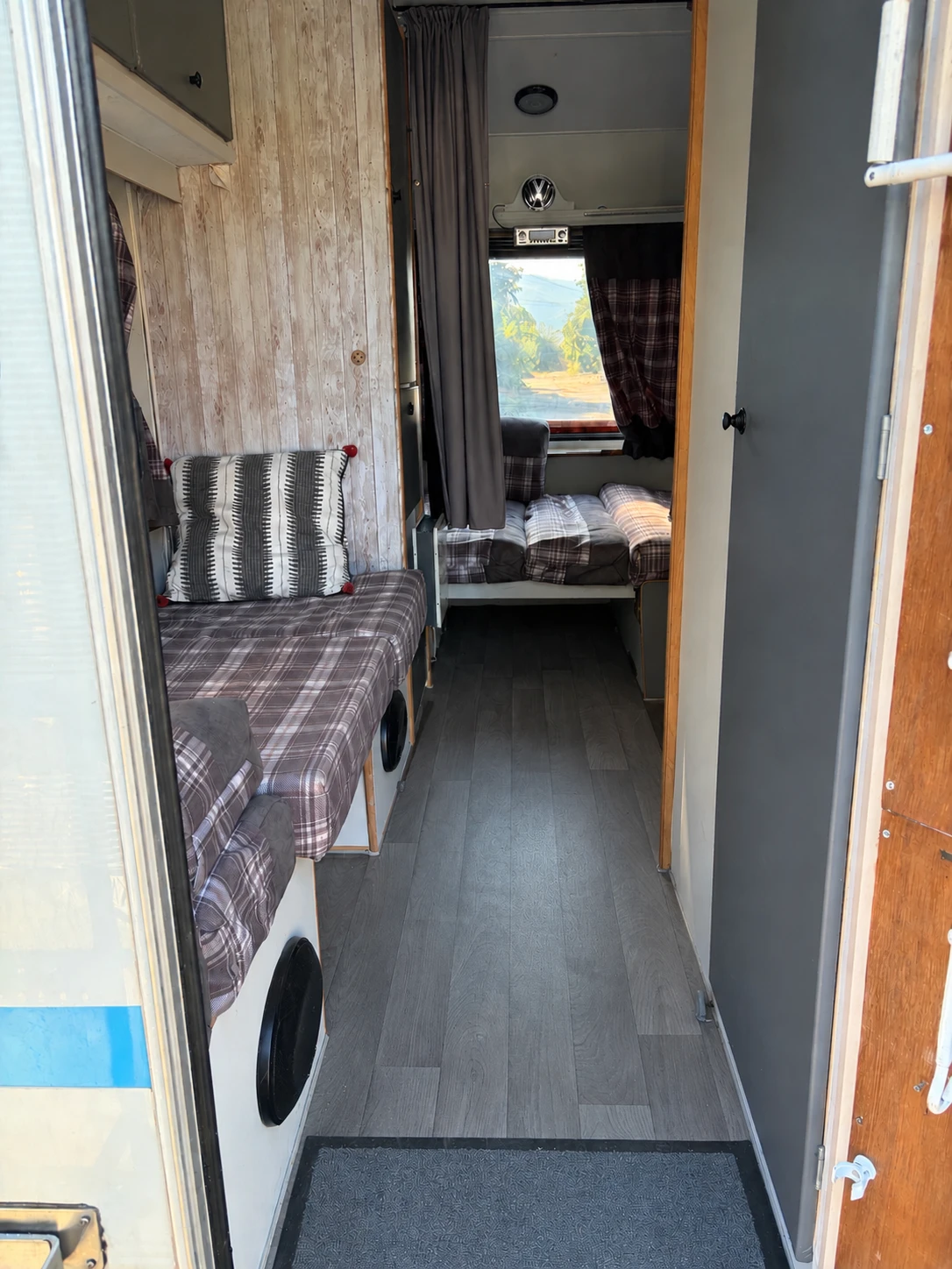 Каравана ABI Adventurer 650кг. О1 бг.регистрирана, снимка 8 - Каравани и кемпери - 56048833