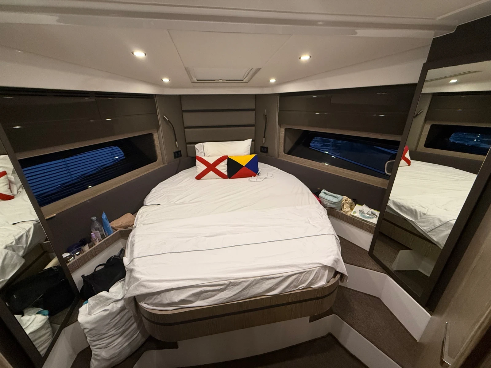 Моторна яхта Azimut Azimut 43, снимка 5 - Воден транспорт - 56203212
