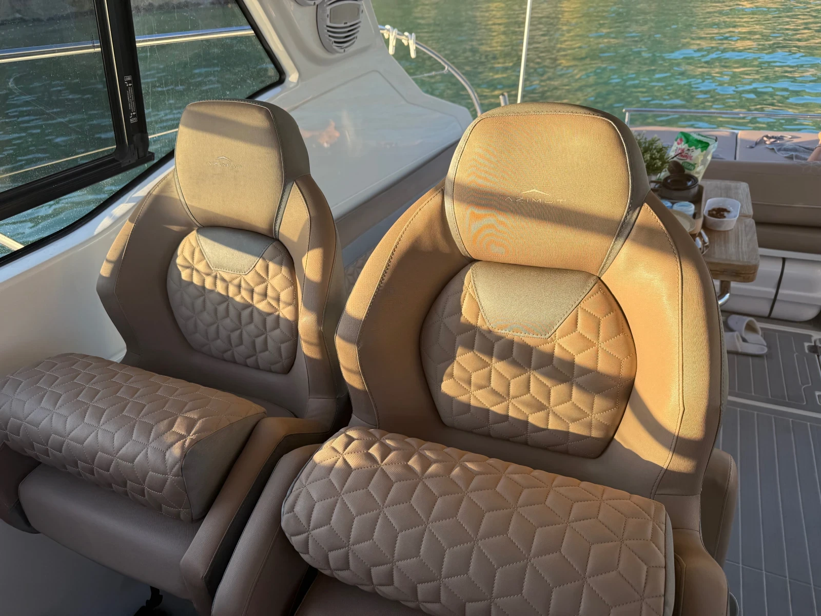 Моторна яхта Azimut Azimut 43, снимка 6 - Воден транспорт - 56203212