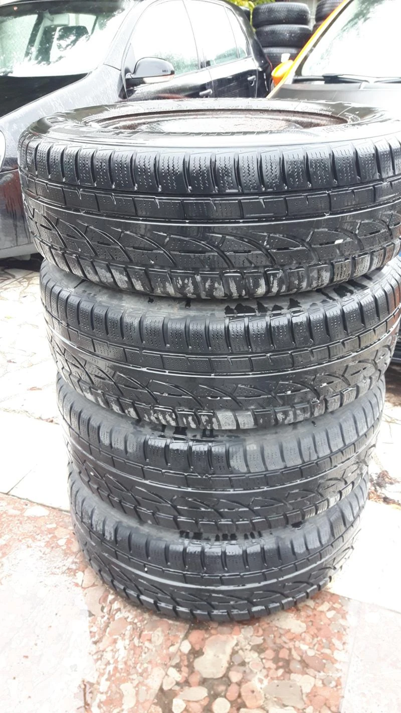 Гуми Зимни 215/65R16, снимка 1 - Гуми и джанти - 34473399