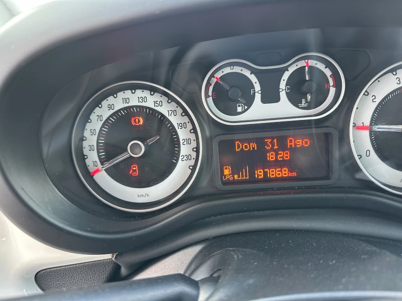 Fiat 500L 1.4i - ГАЗ, снимка 11 - Автомобили и джипове - 51554706