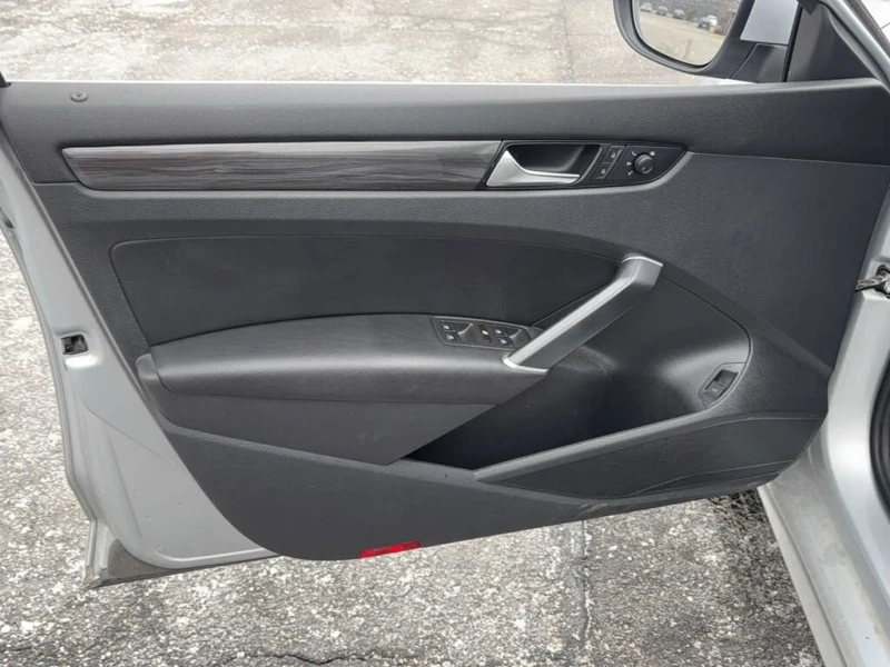 VW Passat 2.0T Highline FWD* АвтоКредит* (Цена до БГ) , снимка 9 - Автомобили и джипове - 53403722