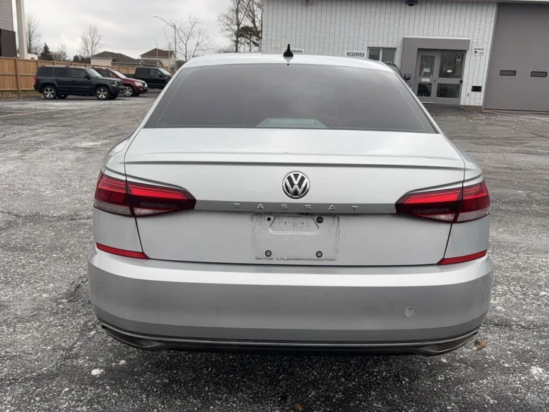 VW Passat 2.0T Highline FWD* АвтоКредит* (Цена до БГ) , снимка 6 - Автомобили и джипове - 53403722