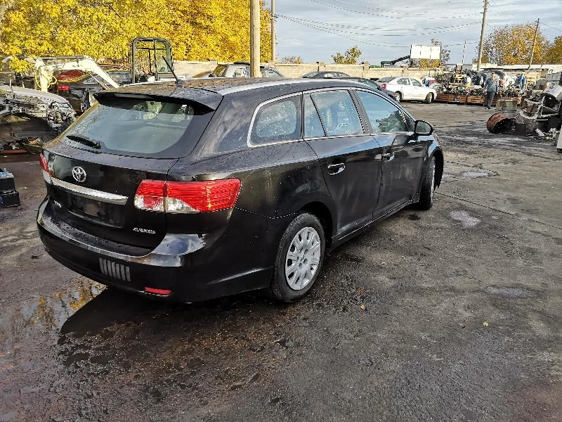 Toyota Avensis 2.2D4D, снимка 12 - Автомобили и джипове - 39858167