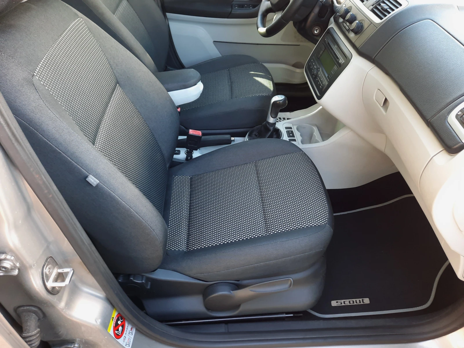 Skoda Fabia SCOUT 1.9TDI - изображение 10