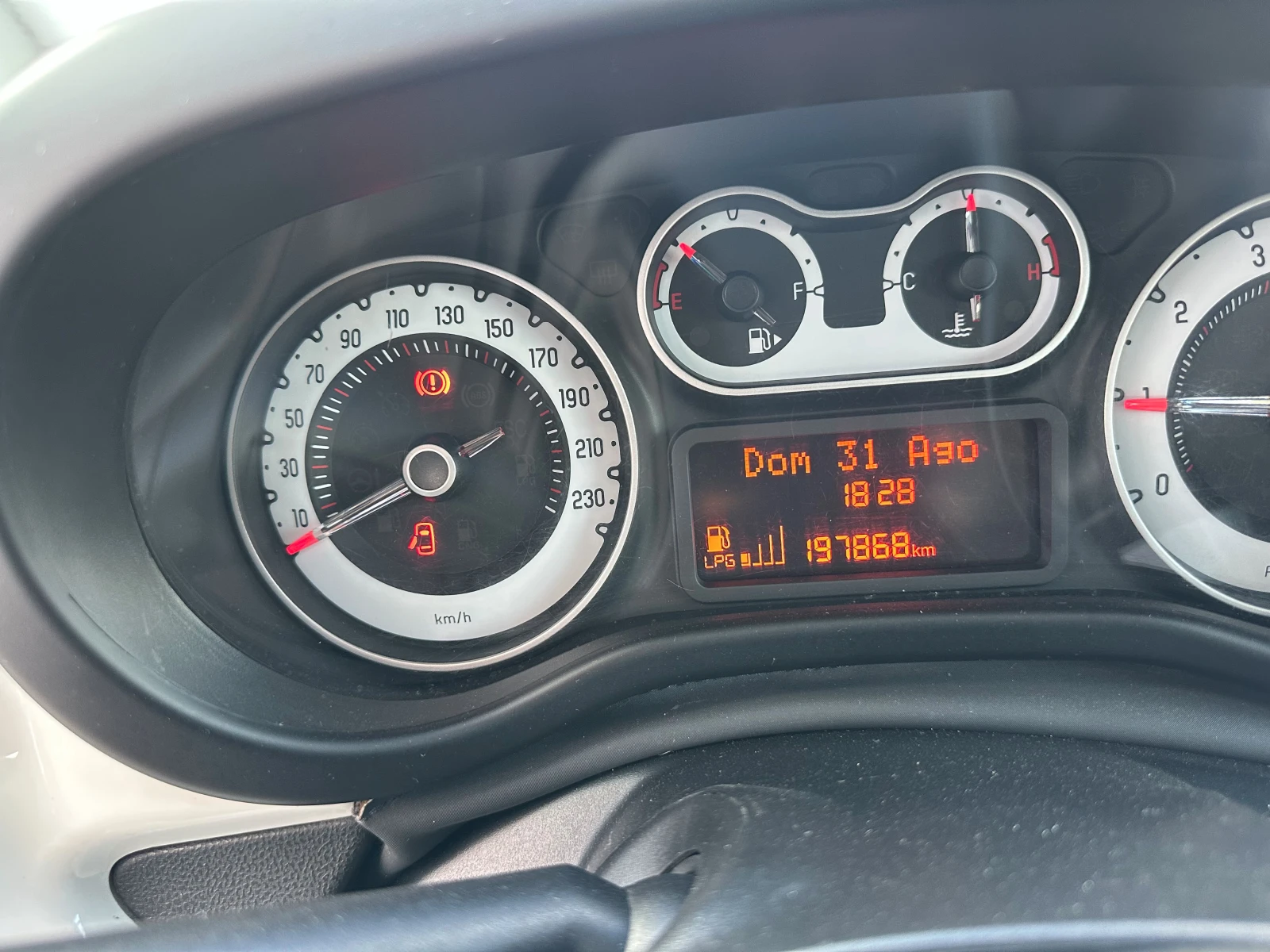 Fiat 500L 1.4i - ГАЗ | Mobile.bg — изображение 11