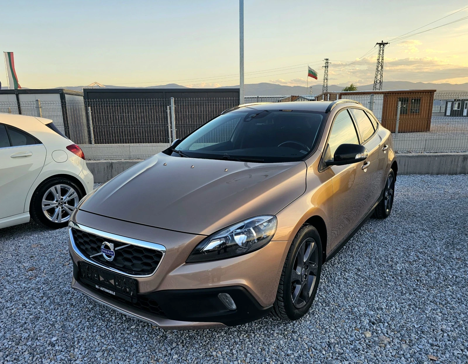 Volvo V40 Cross Country Капарирана/Продадена  | Mobile.bg — изображение 1