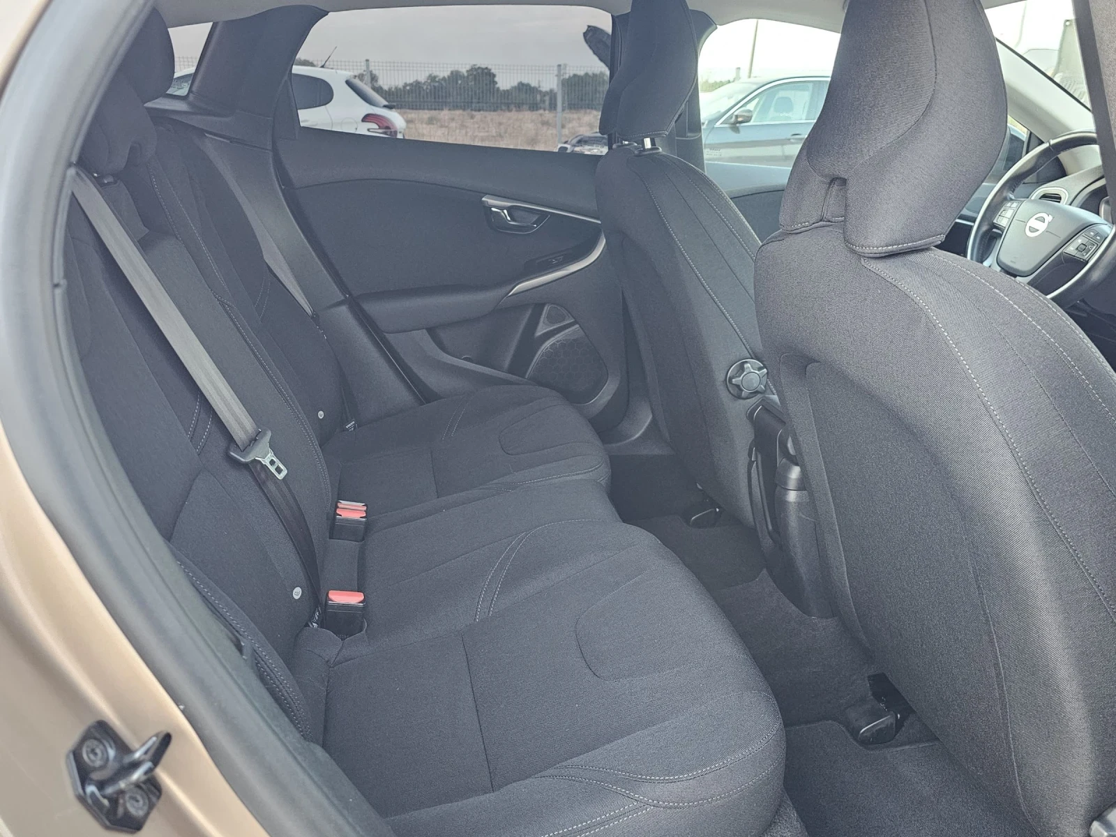 Volvo V40 Cross Country Капарирана/Продадена  | Mobile.bg — изображение 11