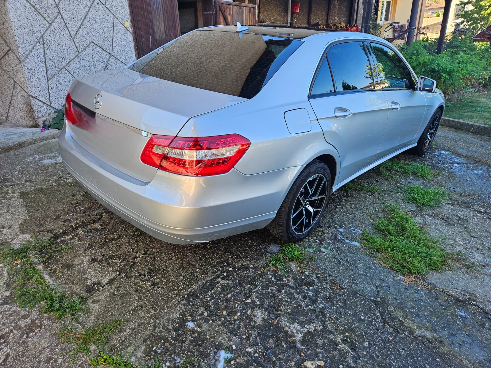 Mercedes-Benz E 220  - изображение 5