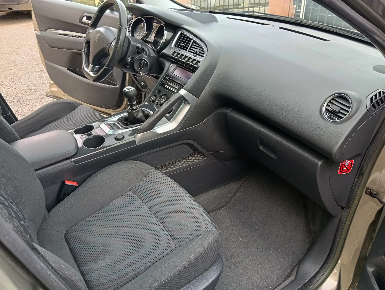 Peugeot 3008 1.6 eHDI - изображение 10