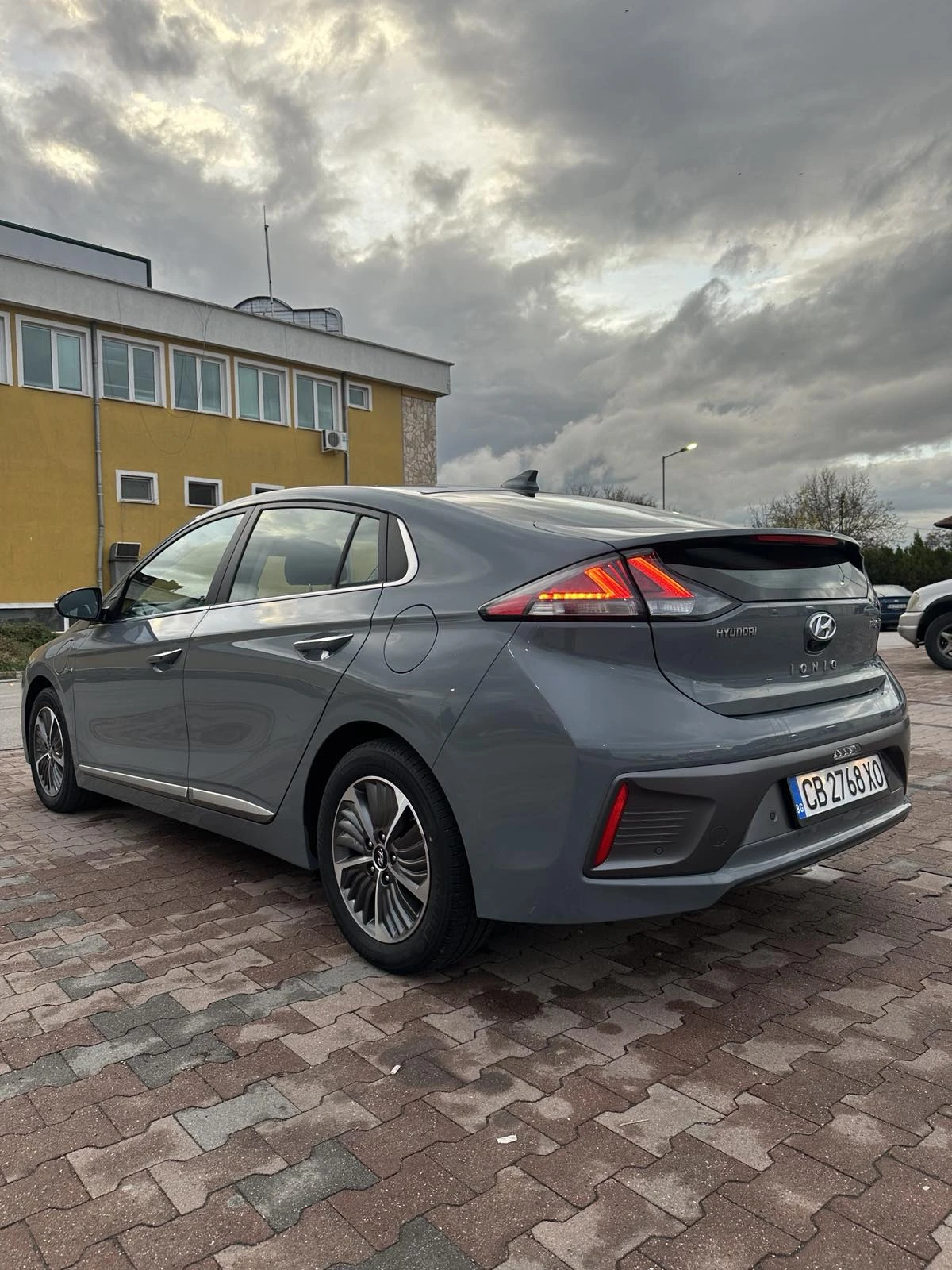 Hyundai Ioniq HYUNDAI Ioniq 1.6 Gdi Plug-In Hybrid Premium - изображение 4