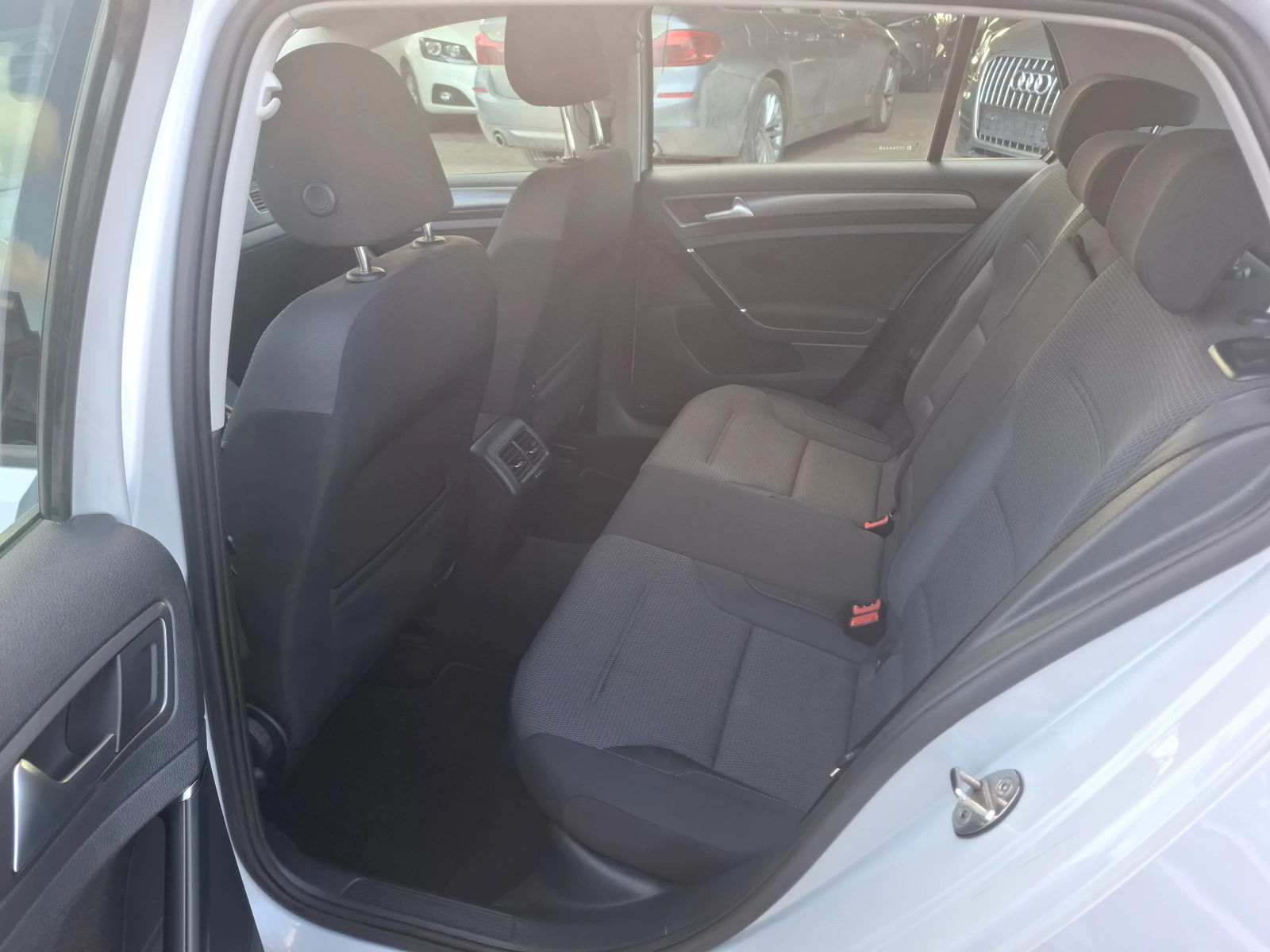 VW Golf 1.6tdi Сива Перла!! - изображение 8