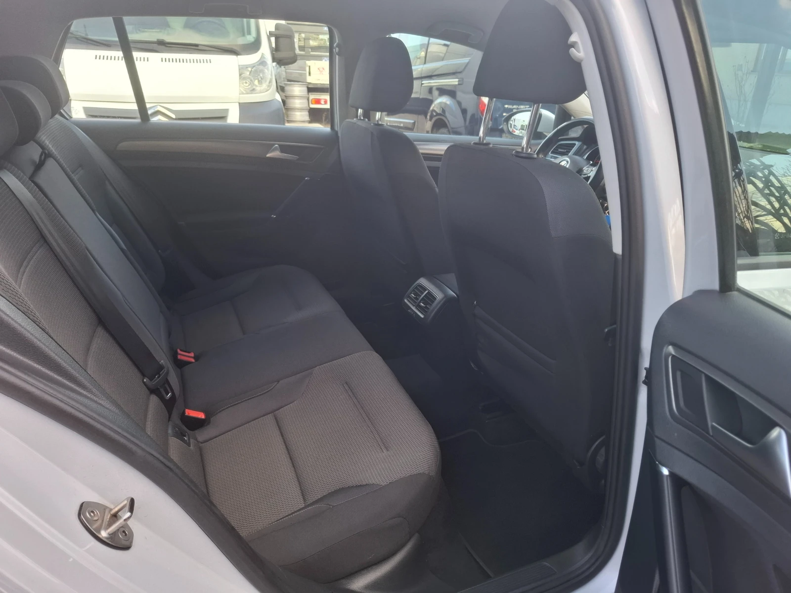 VW Golf 1.6tdi Сива Перла!! - изображение 10