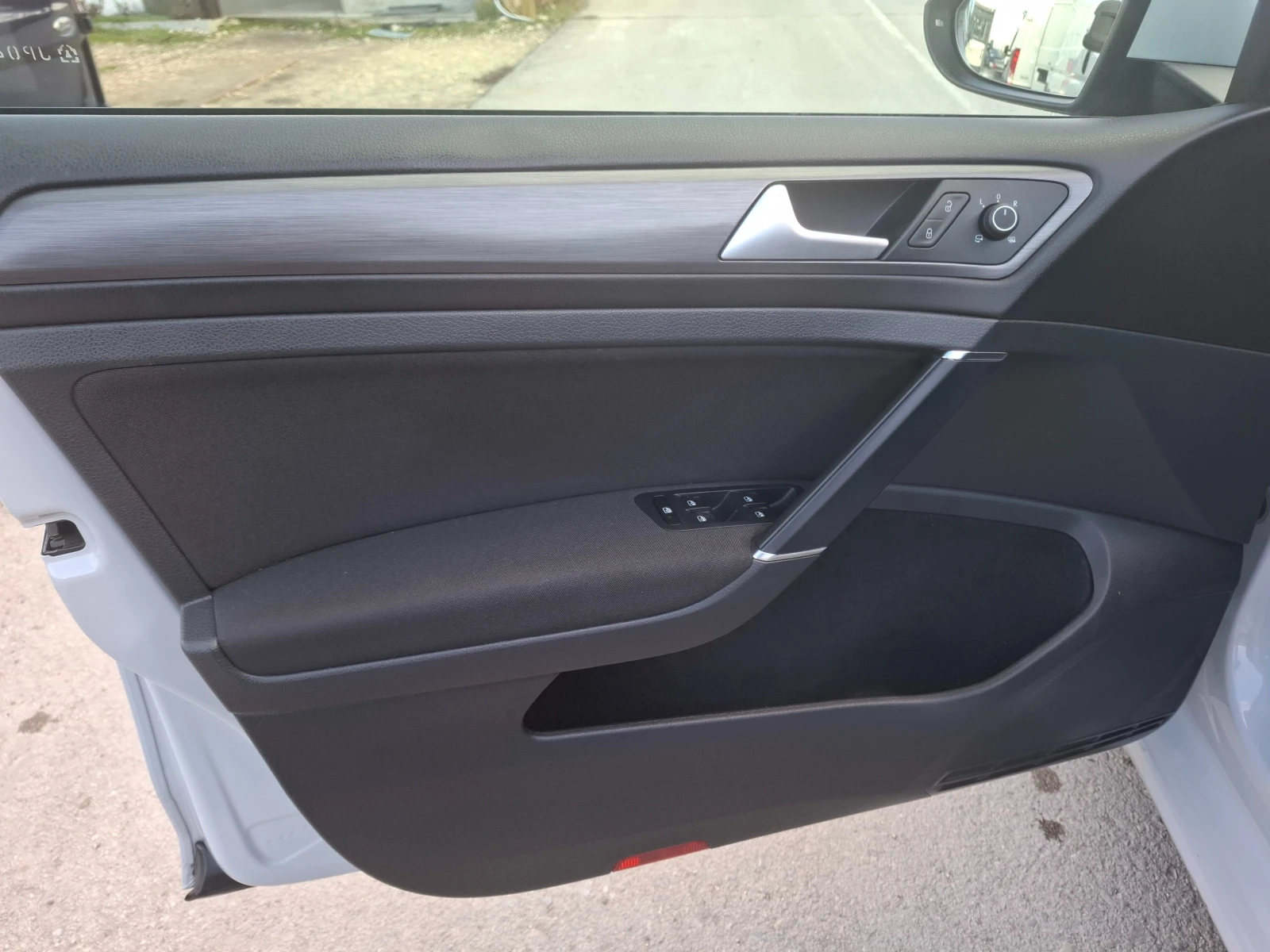 VW Golf 1.6tdi Сива Перла!! - изображение 7