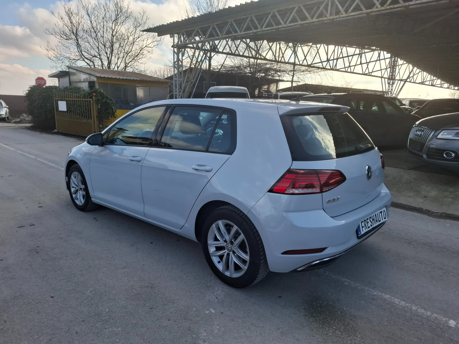 VW Golf 1.6tdi Сива Перла!! - изображение 4