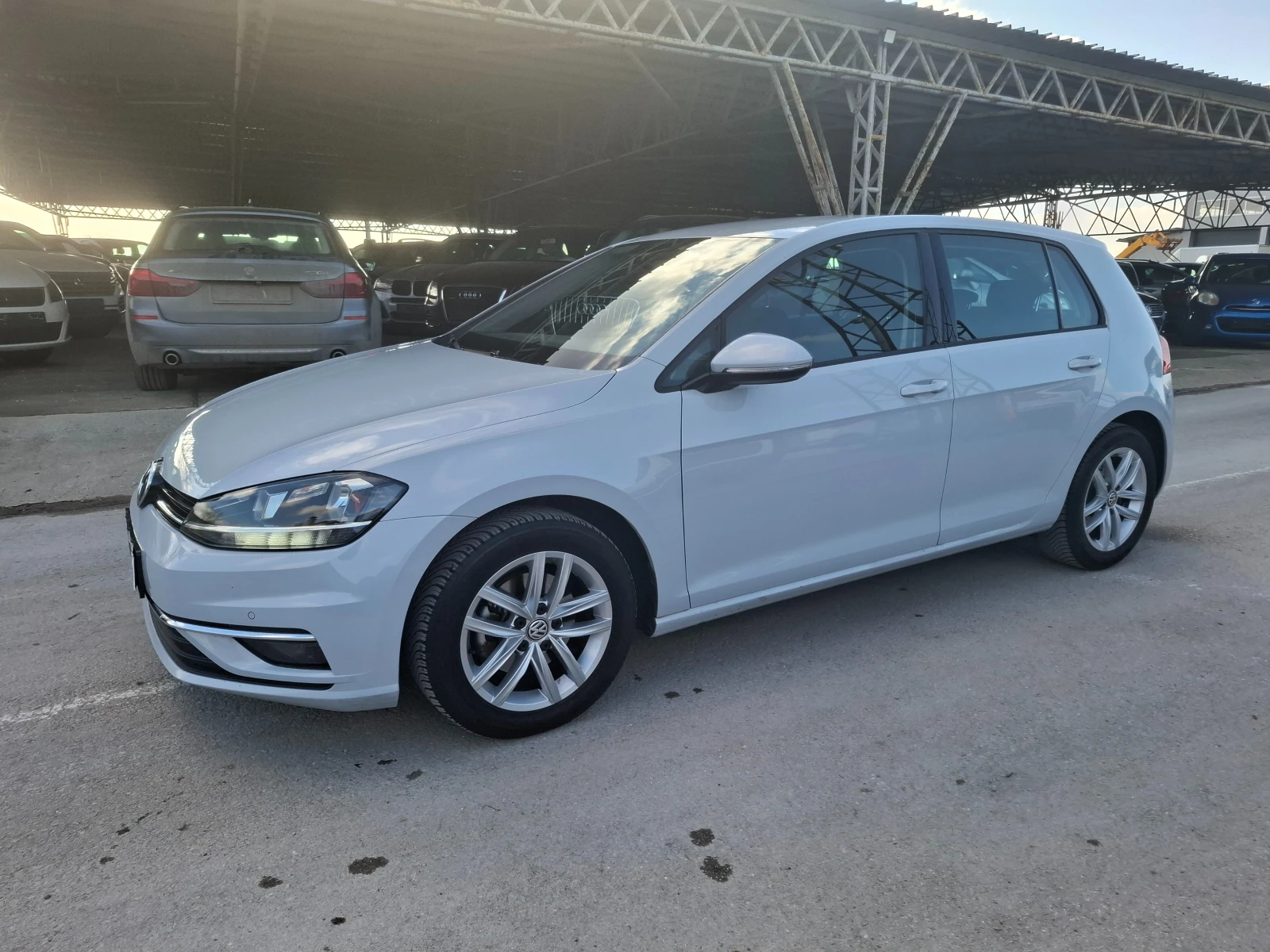 VW Golf 1.6tdi Сива Перла!! - изображение 3