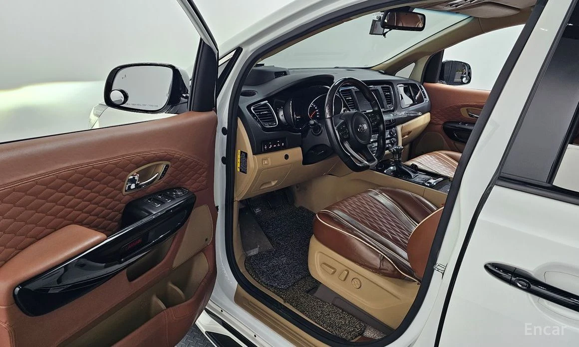 Kia Carnival, снимка 10 - Автомобили и джипове - 54000948