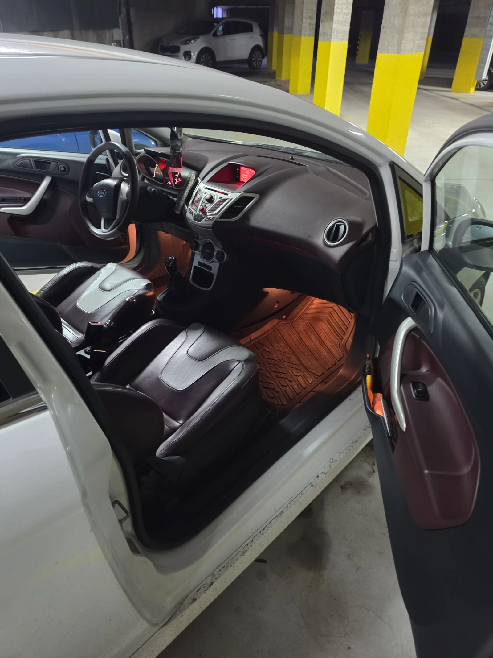 Ford Fiesta ST 1.6 TI-VCT, снимка 6 - Автомобили и джипове - 54046637