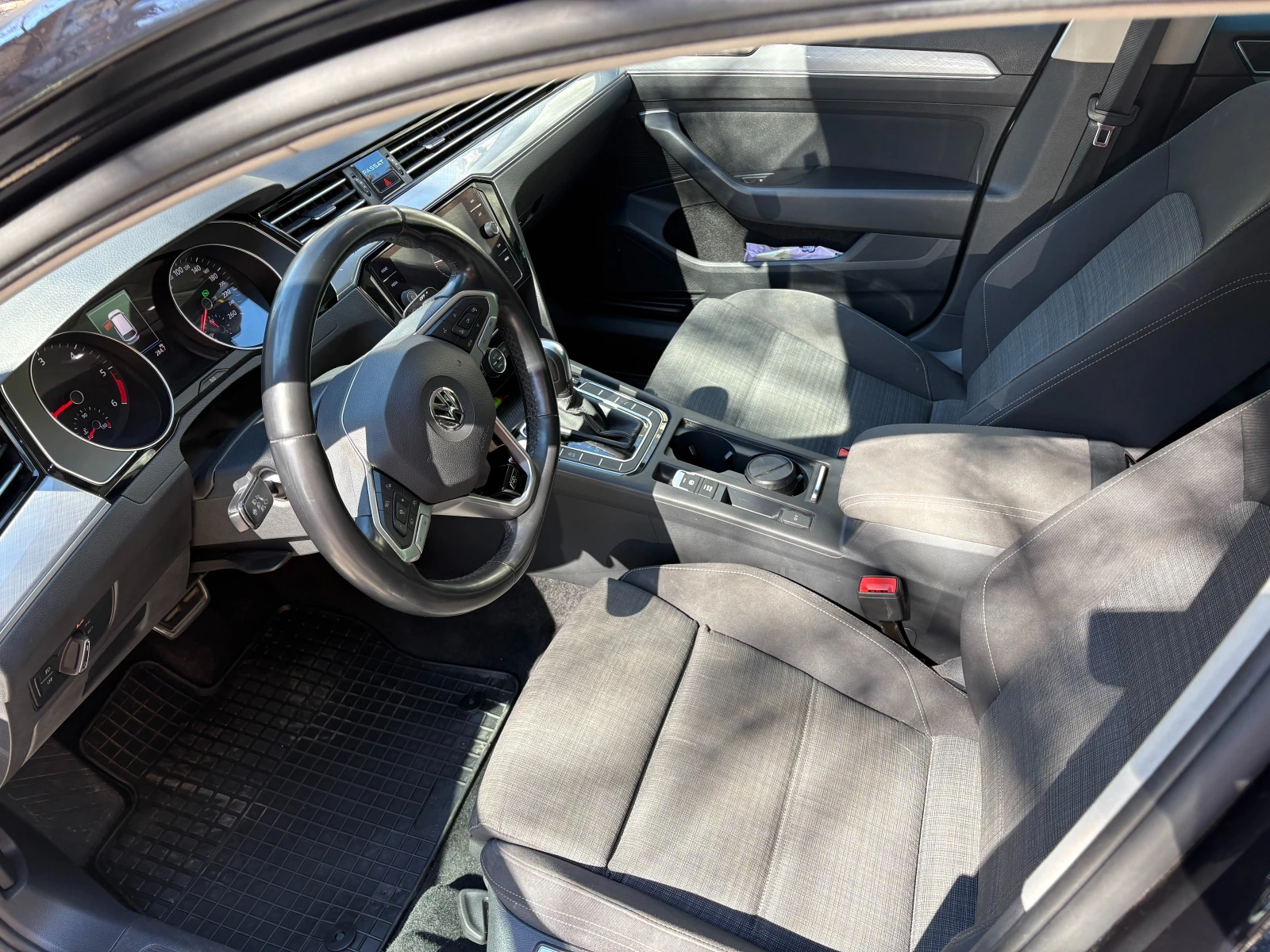 VW Passat 2.0 TDI, снимка 9 - Автомобили и джипове - 54121040