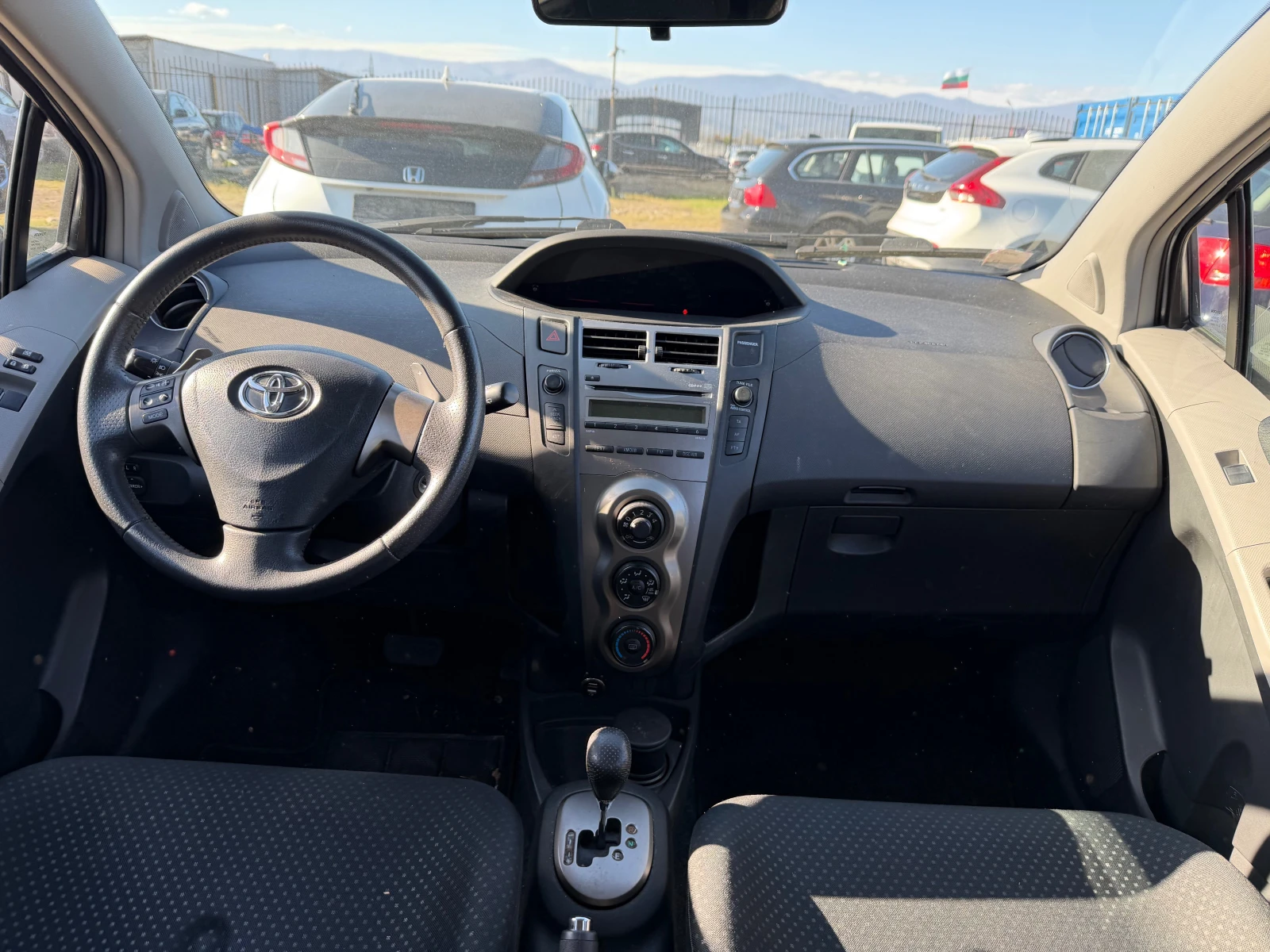 Toyota Yaris 1.33 VVTI, снимка 14 - Автомобили и джипове - 54130989