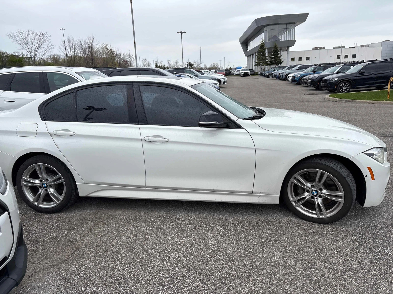 BMW 330 i xDrive/M-pack/Digital/Red Interior, снимка 4 - Автомобили и джипове - 54454536