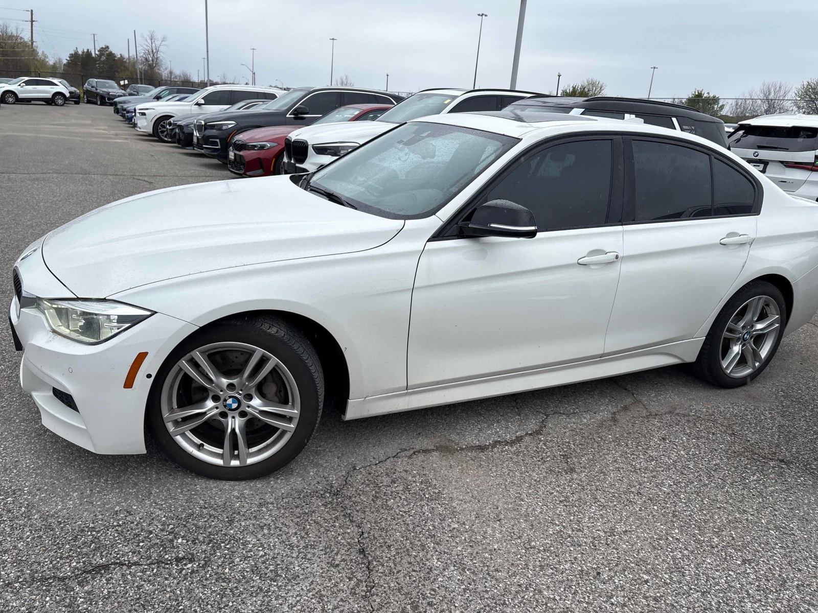 BMW 330 i xDrive/M-pack/Digital/Red Interior, снимка 3 - Автомобили и джипове - 54454536