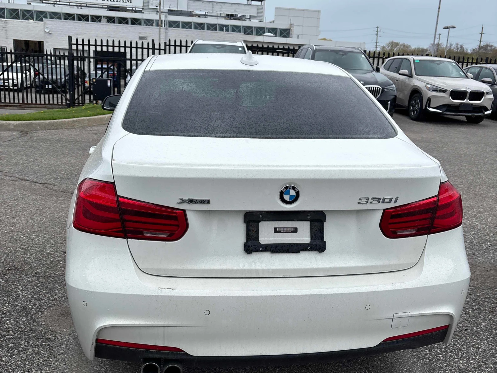 BMW 330 i xDrive/M-pack/Digital/Red Interior, снимка 5 - Автомобили и джипове - 54454536