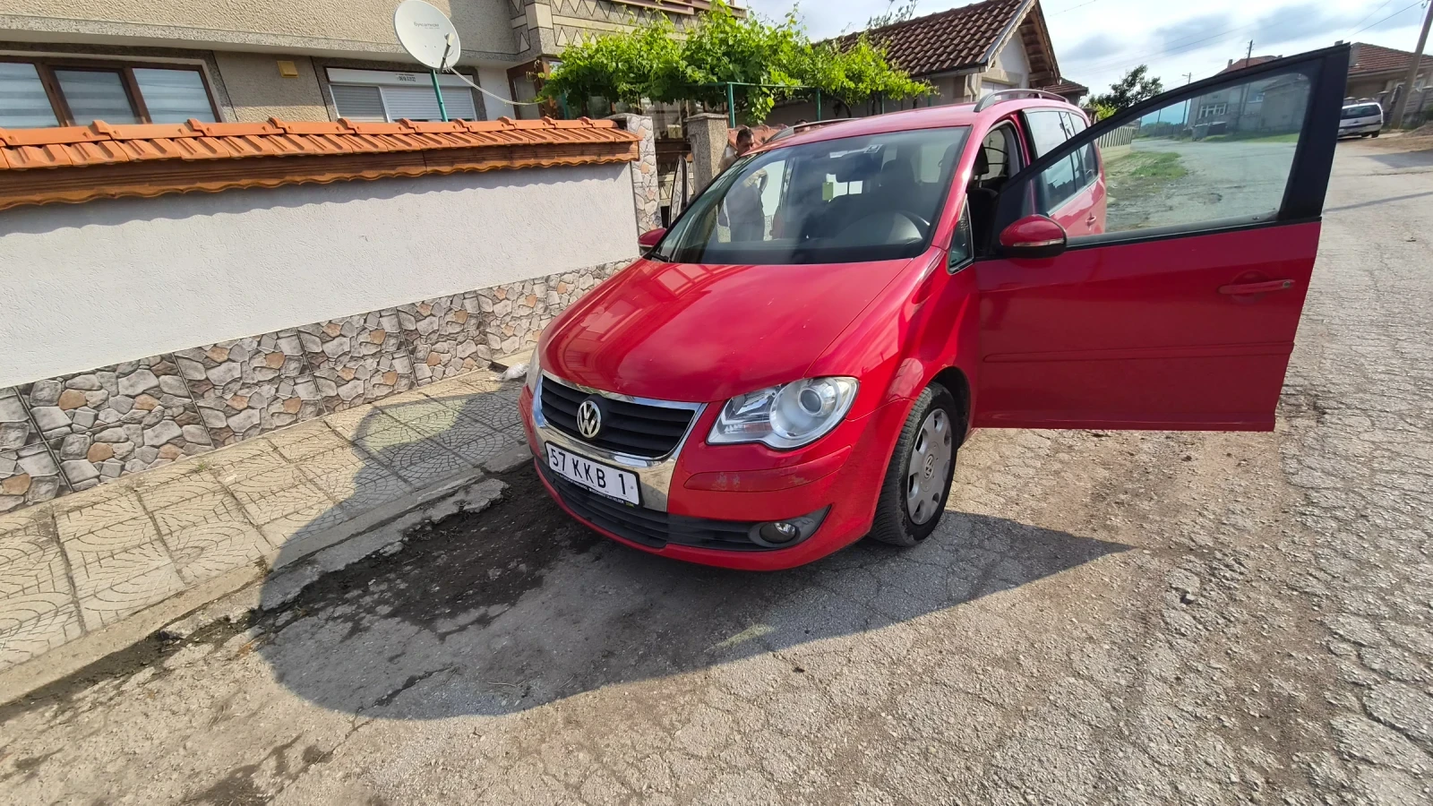 VW Touran, снимка 4 - Автомобили и джипове - 54885109