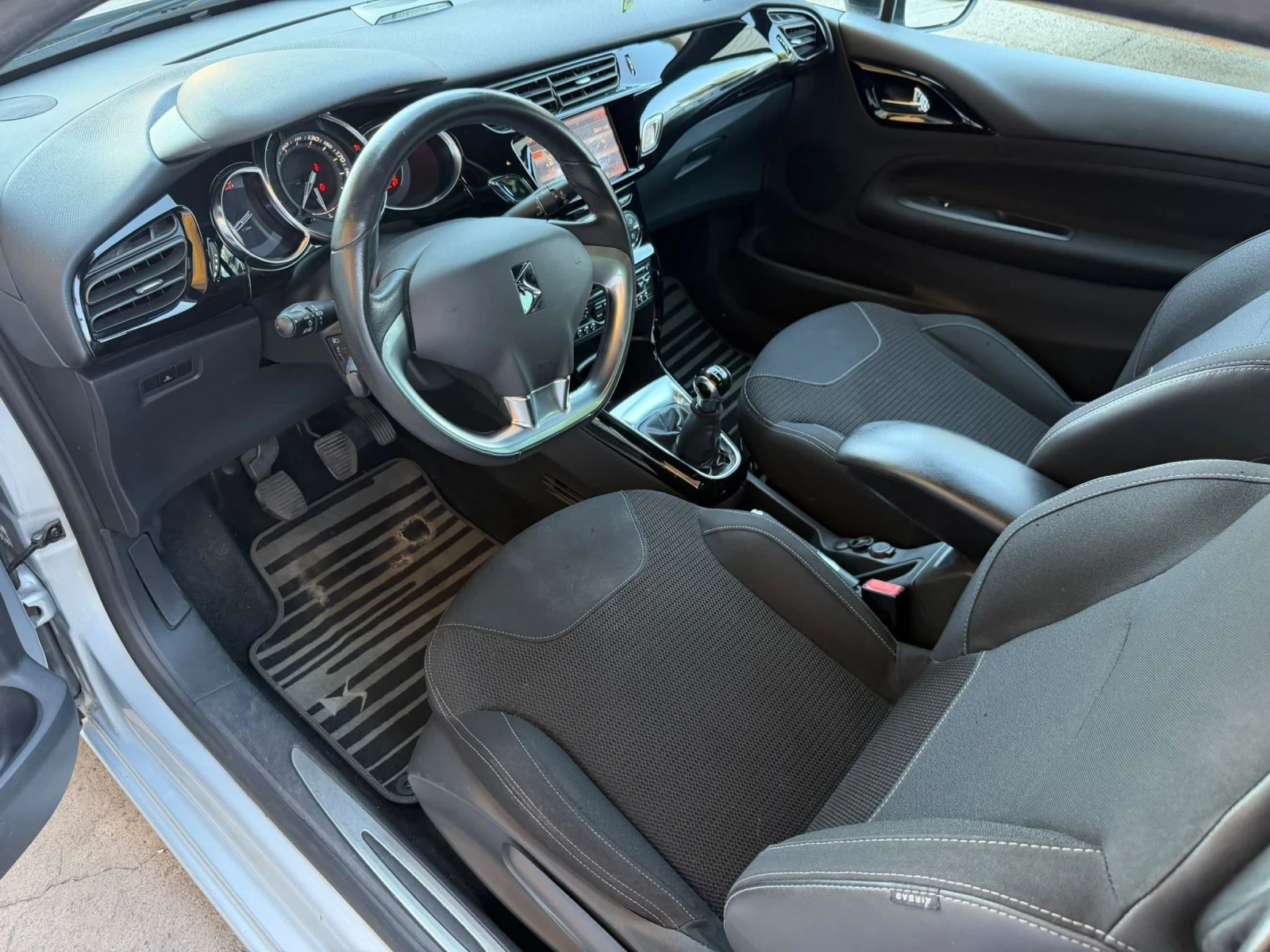 Citroen DS3 1.6HDI, снимка 8 - Автомобили и джипове - 55193404