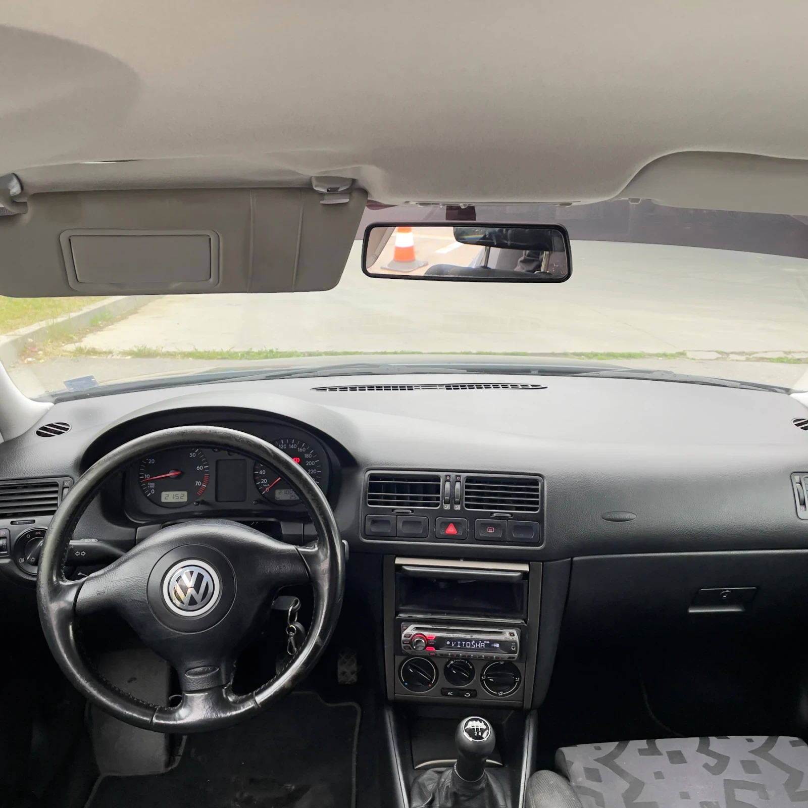 VW Bora 1.6 SR, снимка 3 - Автомобили и джипове - 55331805