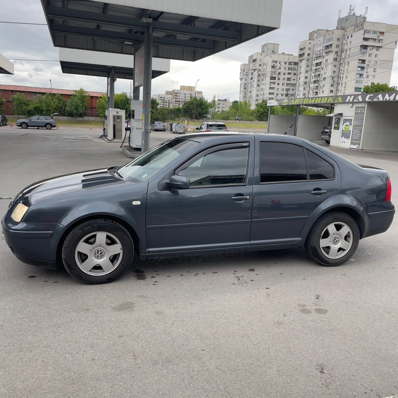 VW Bora 1.6 SR, снимка 2 - Автомобили и джипове - 55331805