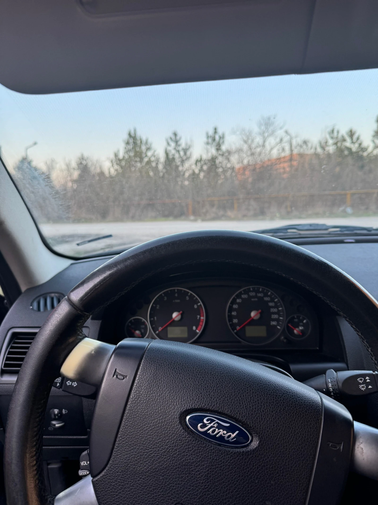 Ford Mondeo 1.8i, снимка 9 - Автомобили и джипове - 55751887